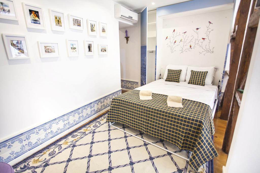 Typical Bairro Alto Apartment Lisbon Exterior photo