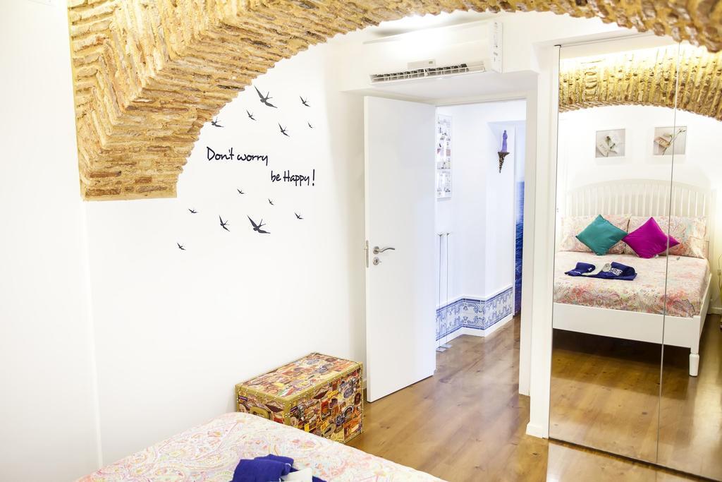 Typical Bairro Alto Apartment Lisbon Exterior photo