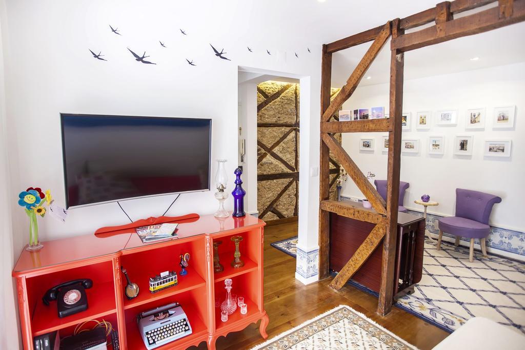 Typical Bairro Alto Apartment Lisbon Exterior photo
