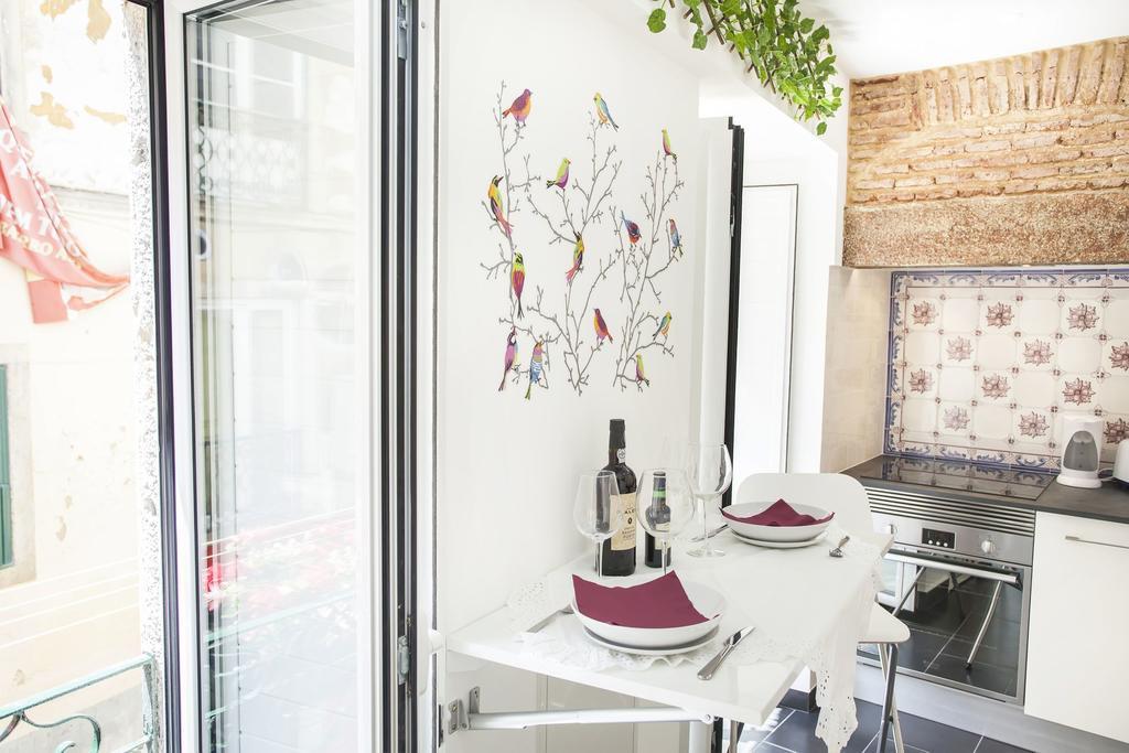 Typical Bairro Alto Apartment Lisbon Exterior photo
