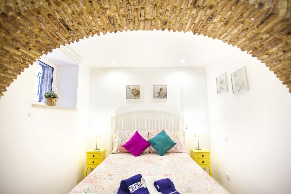 Typical Bairro Alto Apartment Lisbon Exterior photo