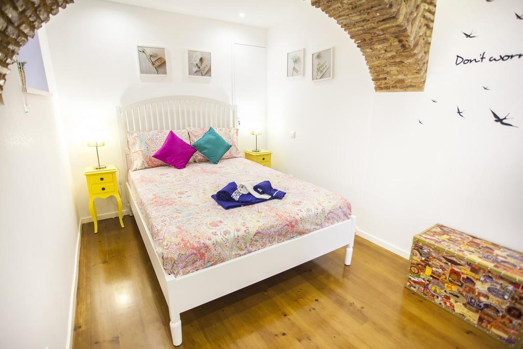 Typical Bairro Alto Apartment Lisbon Exterior photo