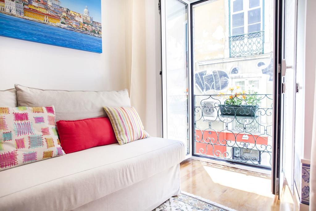 Typical Bairro Alto Apartment Lisbon Exterior photo